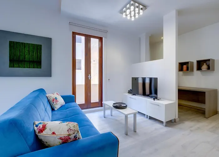 Stylish 2Br Apart, Steps Away From The Beach
